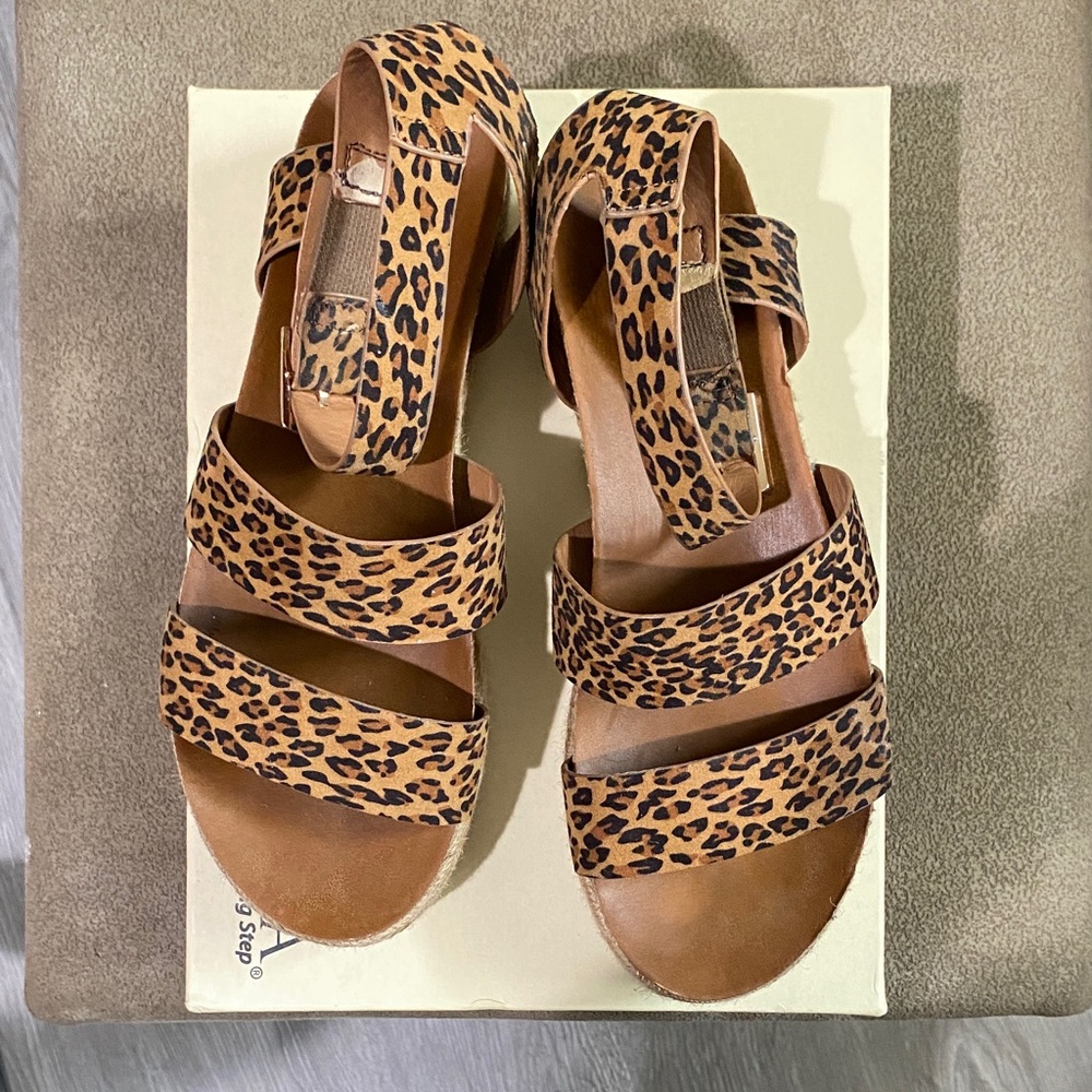 Stylish Leopard Print Sandals for Women